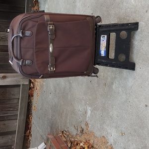 Samsonite luggage with spinner.